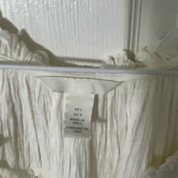 Elegant White Women's Top - Picture 3 of 3